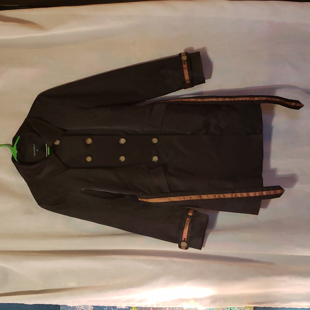Cynthia Rowley belted trench coat raincoat black brown accents button up🌬️💦